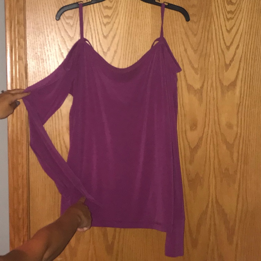 GAP activewear cold shoulder shirt
